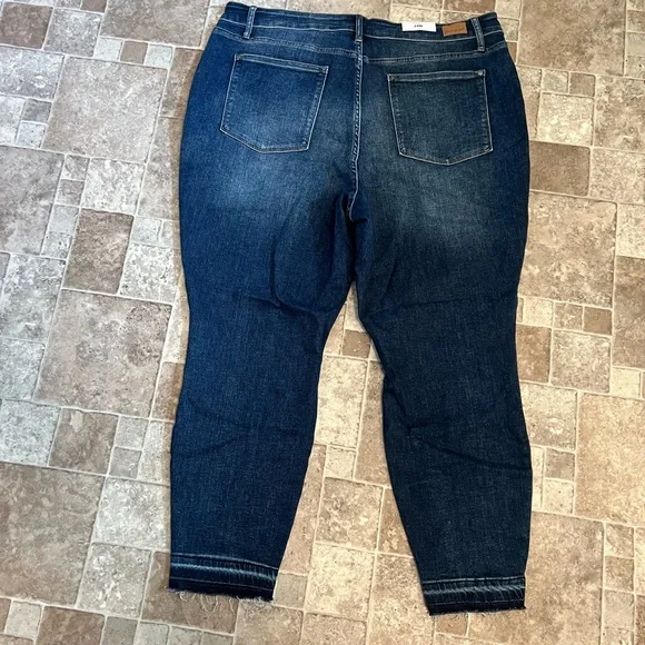 NWT 24W Judy Blue Skinny Tummy Control Top Jeans - Picture 2 of 3